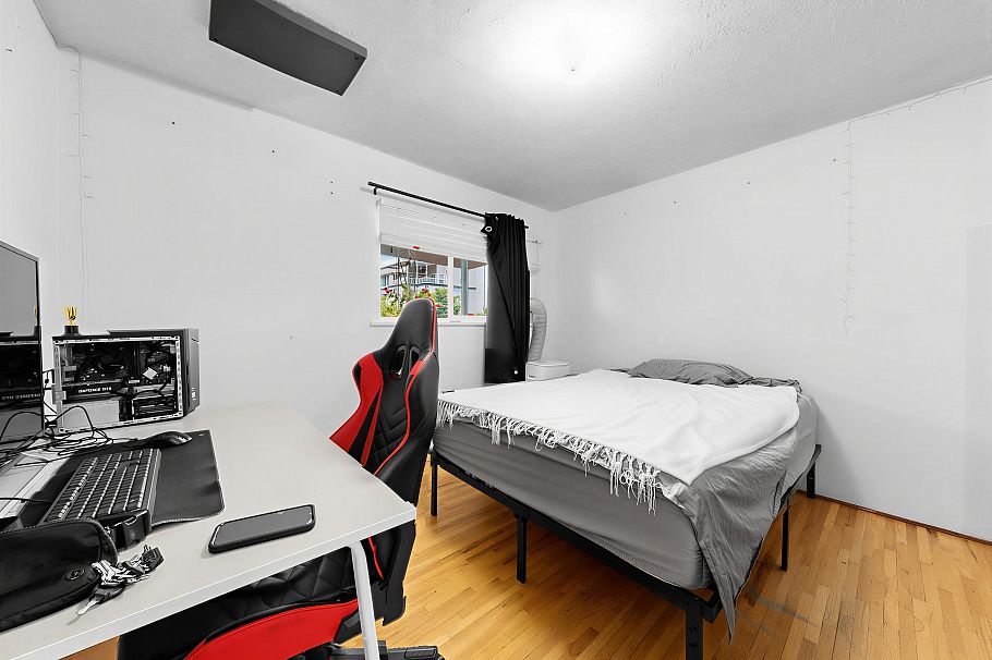 1972 E 51st Avenue Vancouver, BC - 12