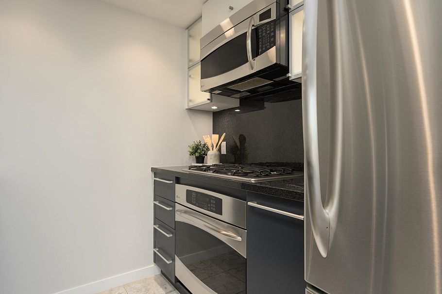 2110 833 Seymour Street Vancouver, BC - 10