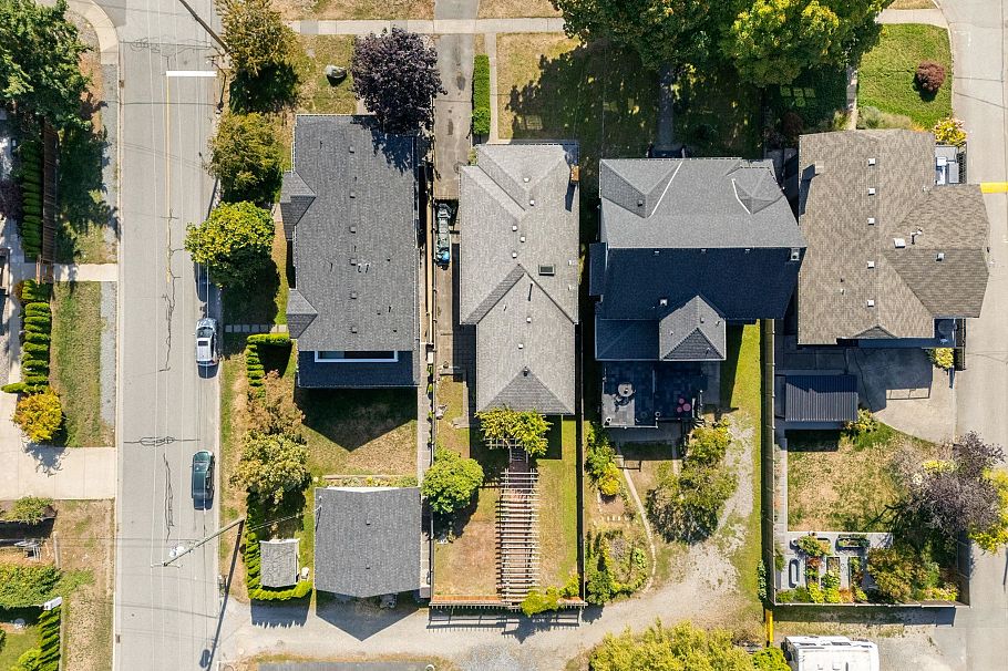 626 E 13th Street North Vancouver, BC - 39