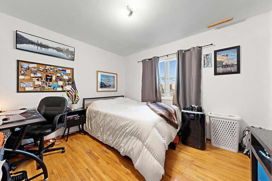 1972 E 51st Avenue Vancouver, BC - 10