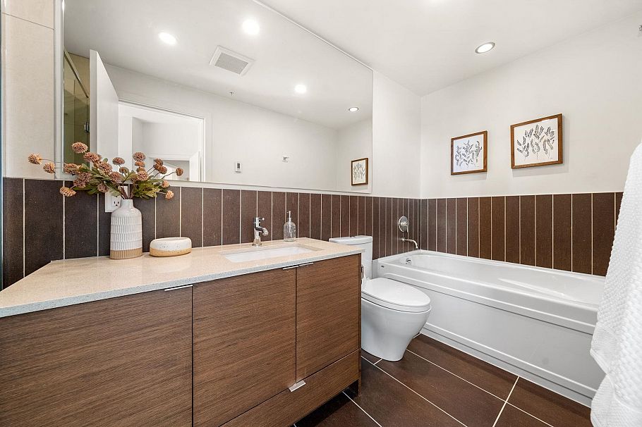 1106 175 W 2nd Street North Vancouver, BC - 22