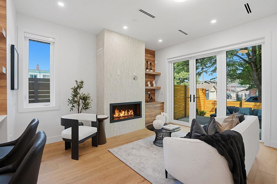 1 2438 E 20th Avenue Vancouver, BC - 1