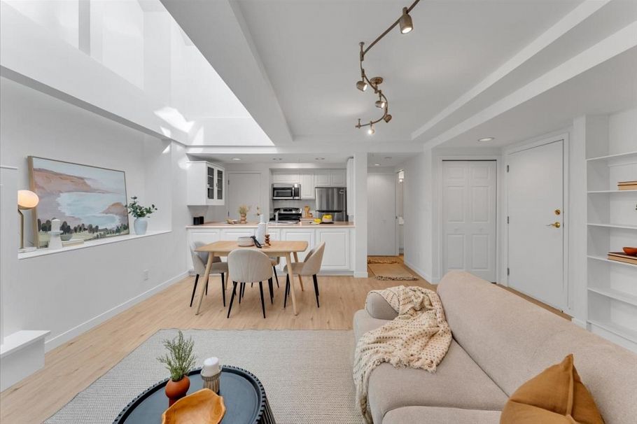 1939 W 12th Avenue Vancouver, BC - 10