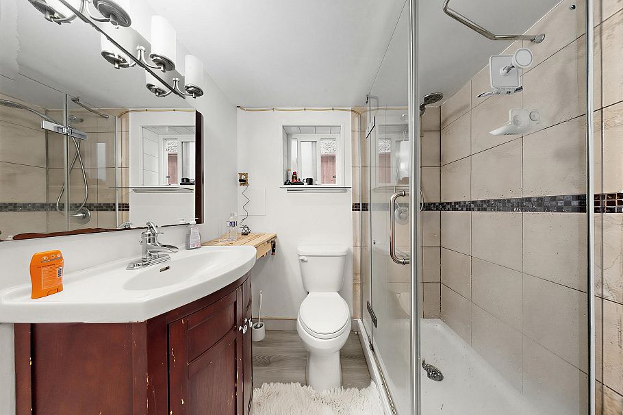 1972 E 51st Avenue Vancouver, BC - 19