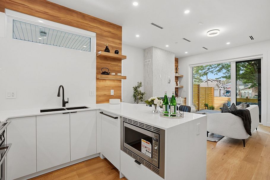1 2438 E 20th Avenue Vancouver, BC - 14