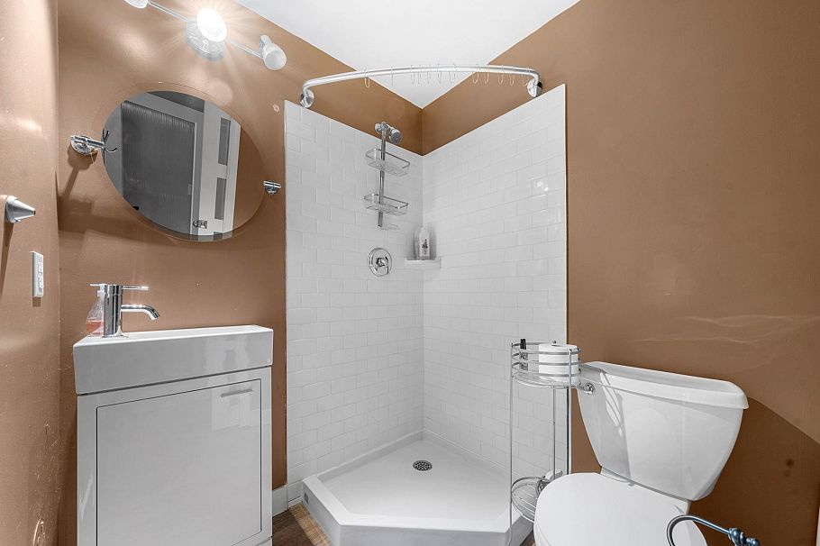 626 E 13th Street North Vancouver, BC - 30