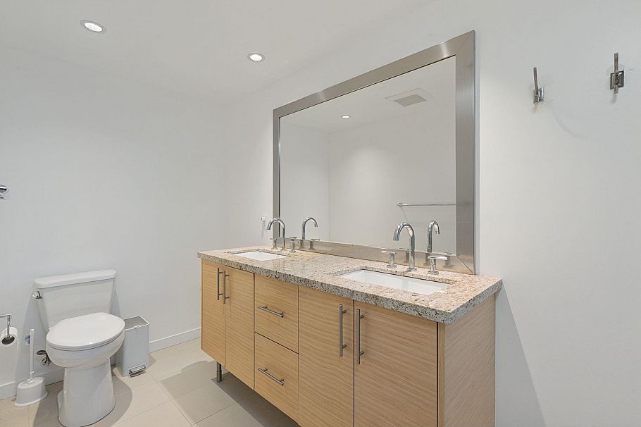 204 2832 Capilano Road North Vancouver, BC - 20