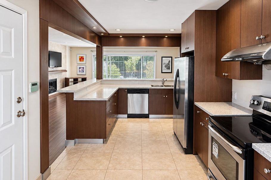 1215 E 48th Avenue Vancouver, BC - 29