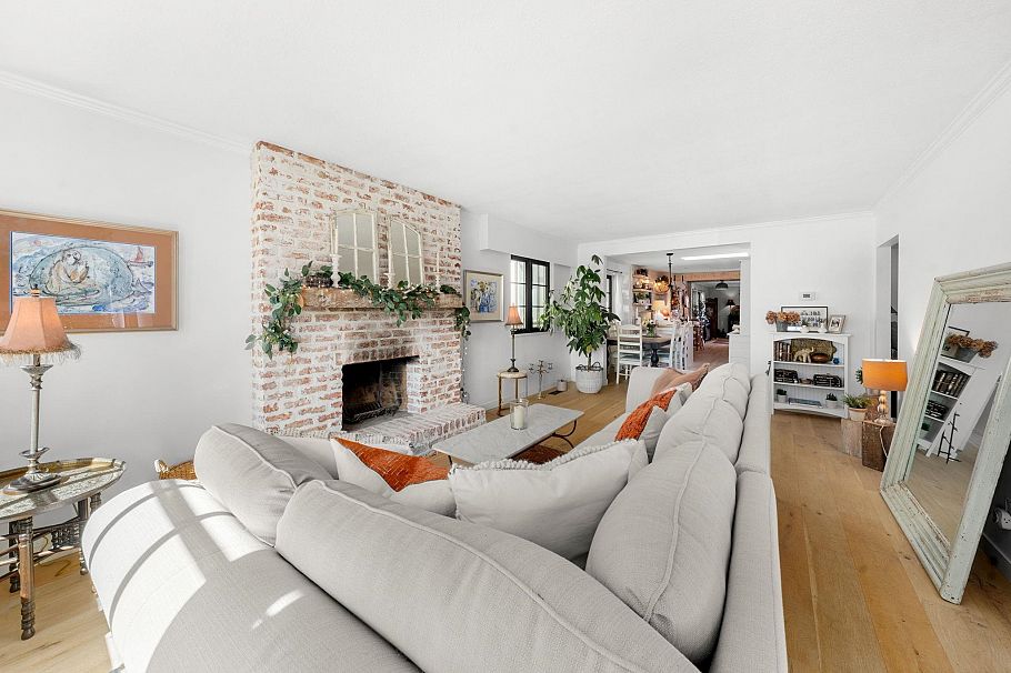 626 E 13th Street North Vancouver, BC - 2
