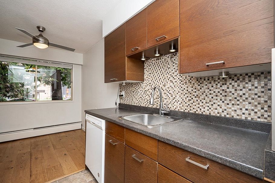 106 235 E 13th Street North Vancouver, BC - 24