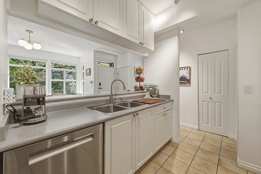 1073 E Pender Street Vancouver, BC - 11