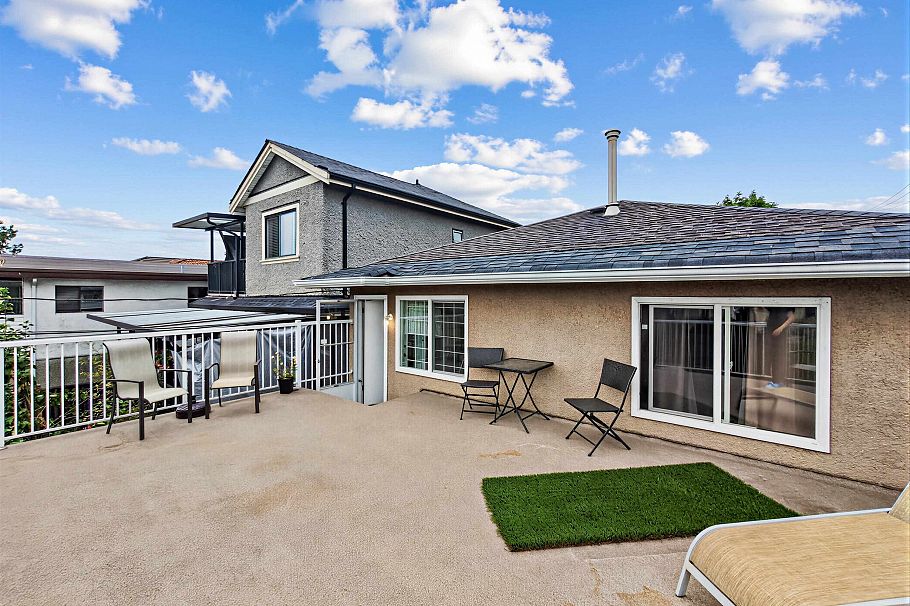 1972 E 51st Avenue Vancouver, BC - 14
