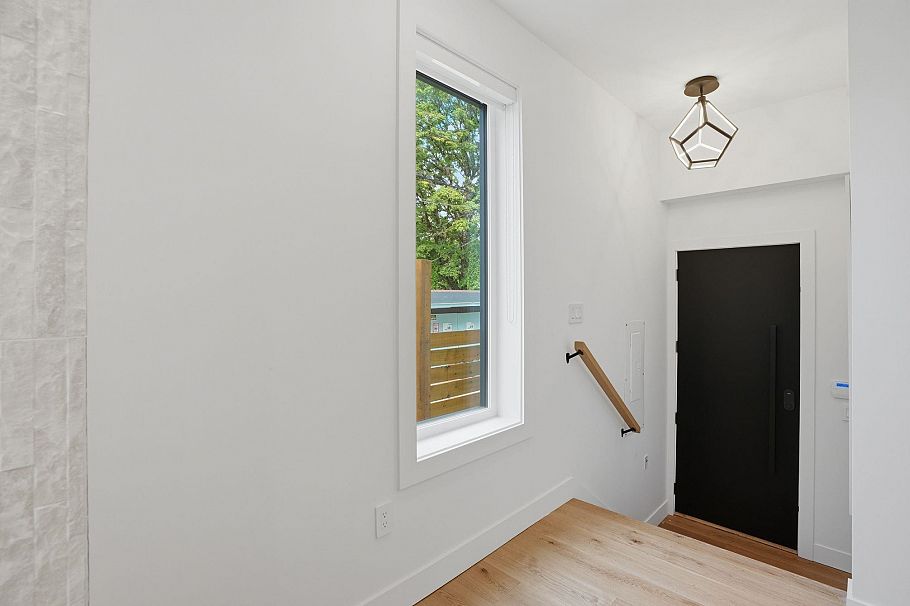 2 2438 E 20th Avenue Vancouver, BC - 7