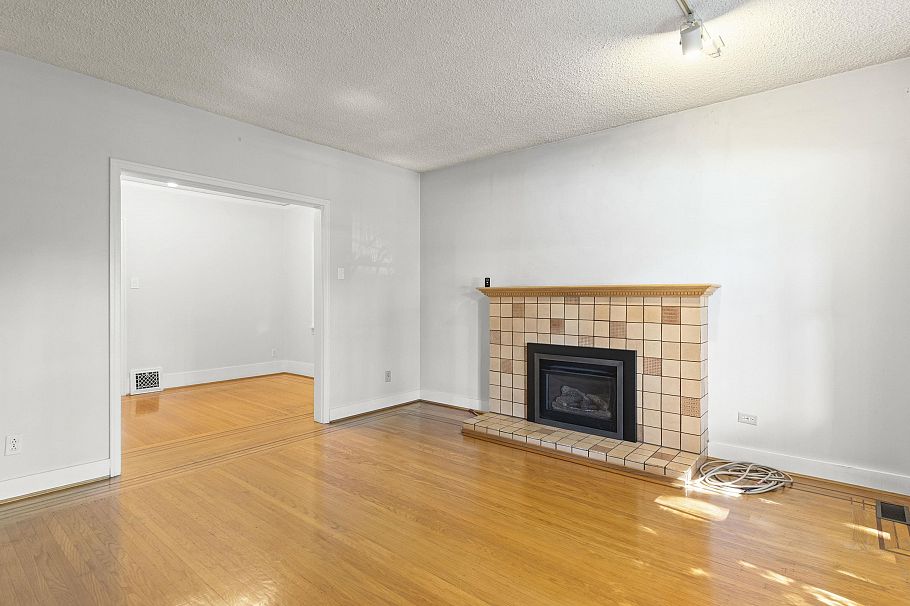 3989 W 19th Avenue Vancouver, BC - 5