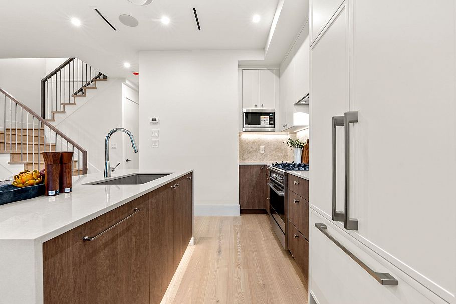 1 2735 Eton Street Vancouver, BC - 21