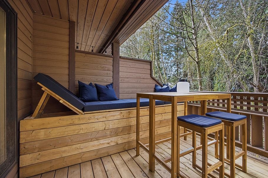 3321 Mountain Highway North Vancouver, BC - 1