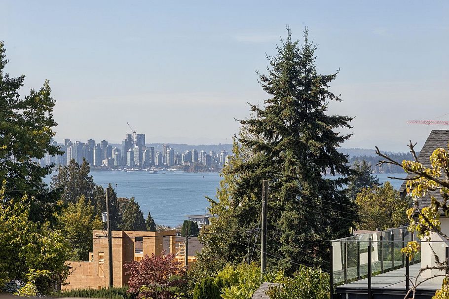 443 E 7th Street North Vancouver, BC - 20