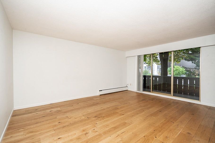 106 235 E 13th Street North Vancouver, BC - 11