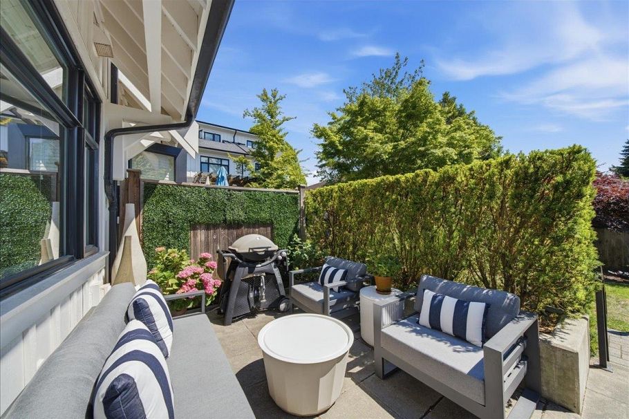 5743 St George Street Vancouver, BC - 14