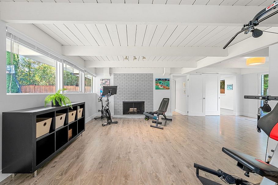 4505 Lions Avenue North Vancouver, BC - 28