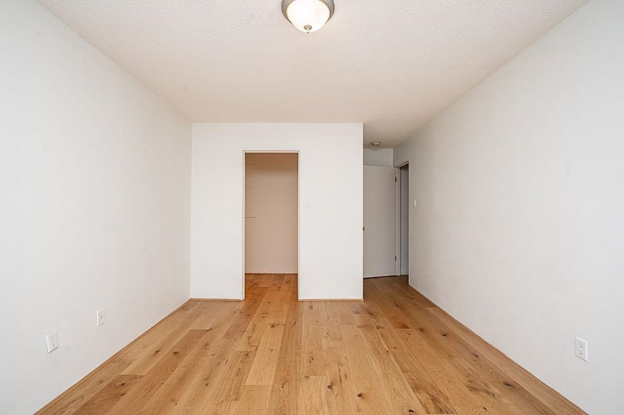 106 235 E 13th Street North Vancouver, BC - 27