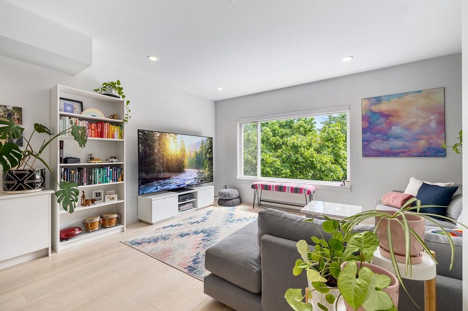 109 453 E 16th Avenue Vancouver, BC - 2