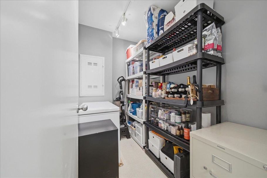 5743 St George Street Vancouver, BC - 30