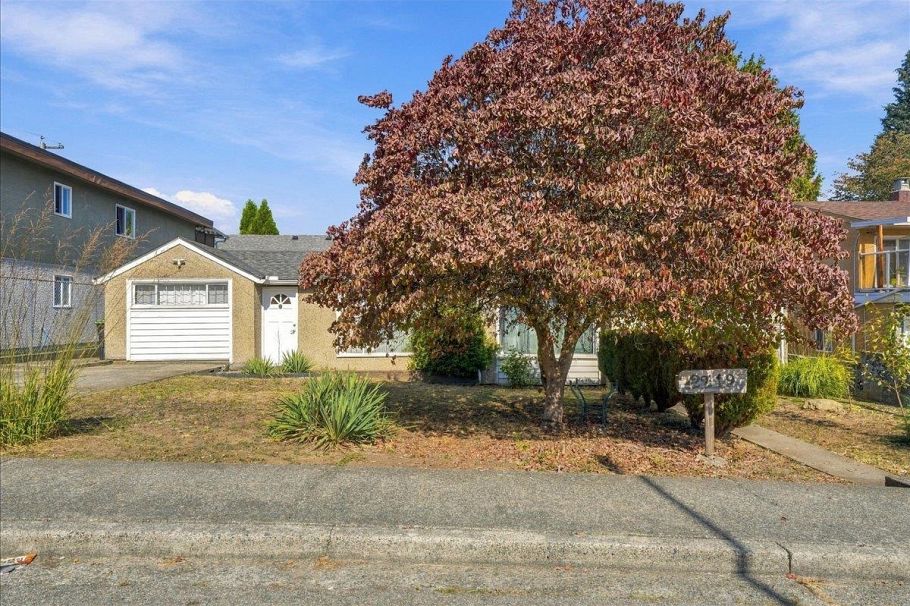 2219 E 25th Avenue Vancouver, BC - 10
