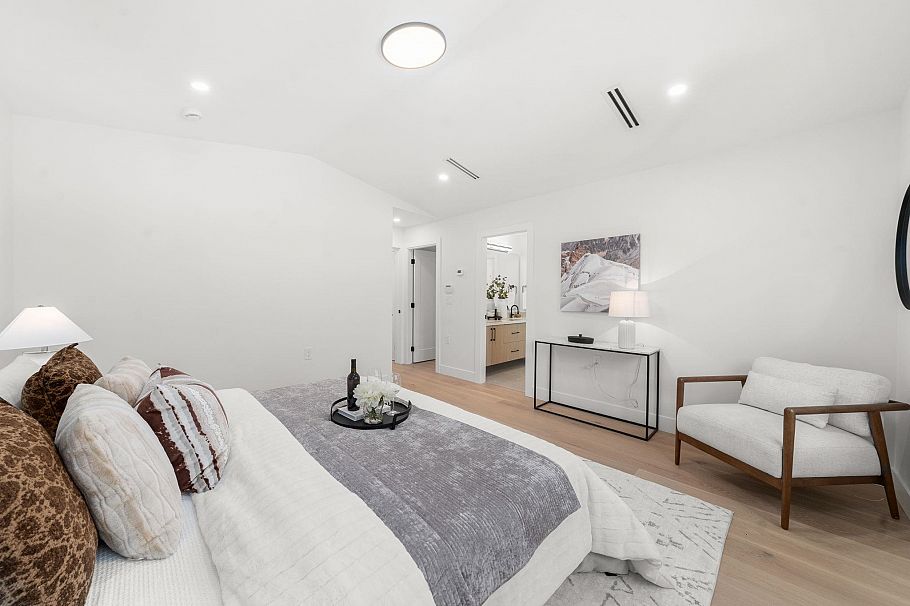 1350 Ross Road North Vancouver, BC - 23