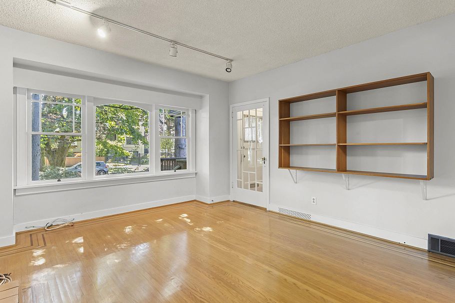 3989 W 19th Avenue Vancouver, BC - 2