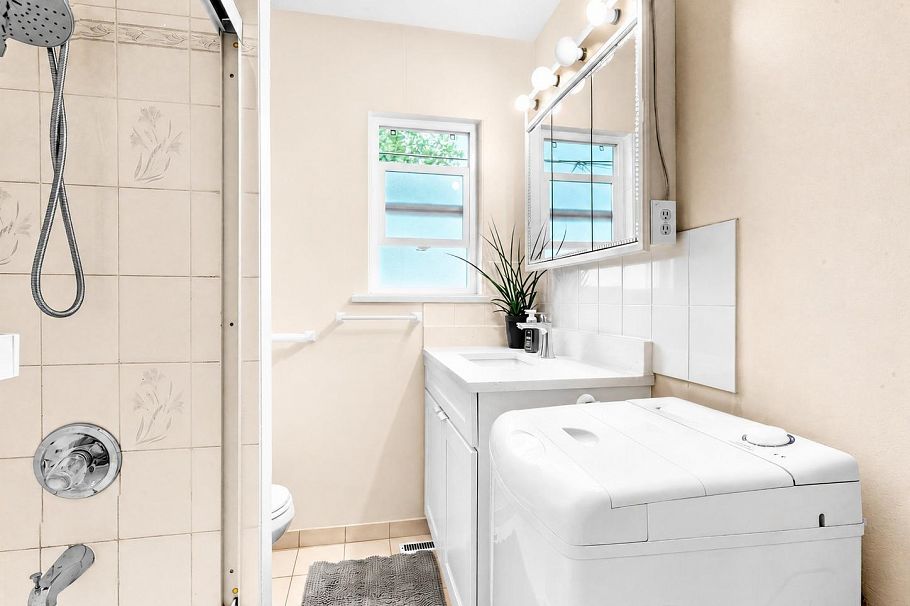 1972 E 51st Avenue Vancouver, BC - 11