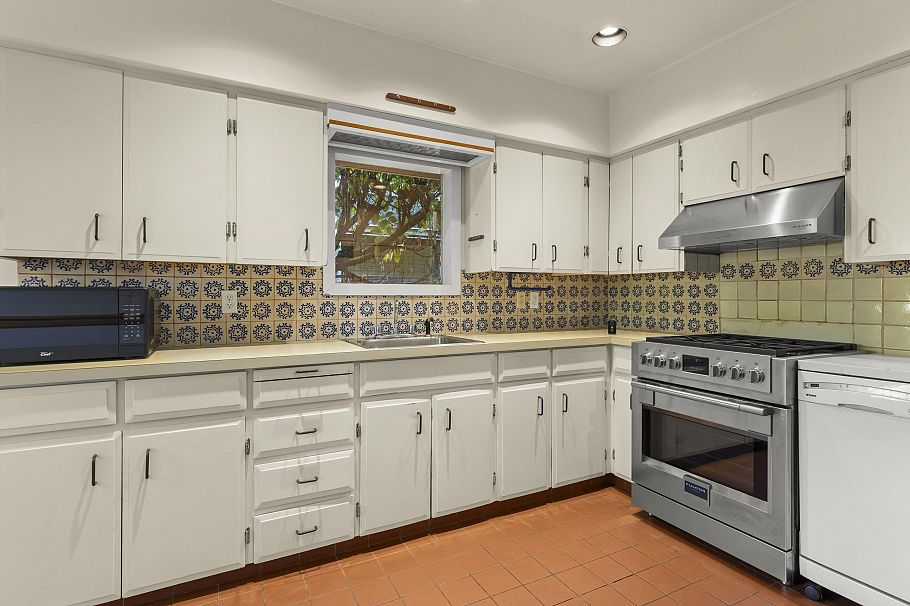 3989 W 19th Avenue Vancouver, BC - 9