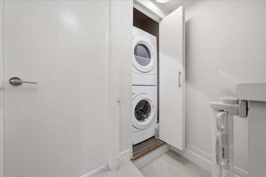 5743 St George Street Vancouver, BC - 28