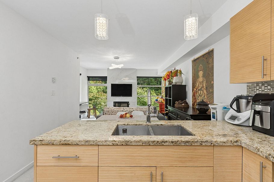204 2832 Capilano Road North Vancouver, BC - 15