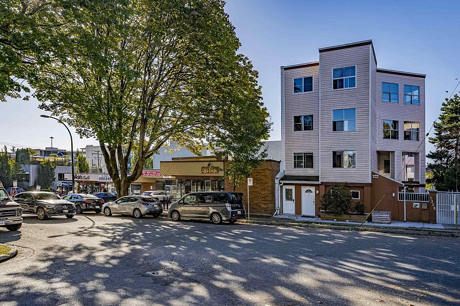 1 1328 W 73rd Avenue Vancouver, BC - 32