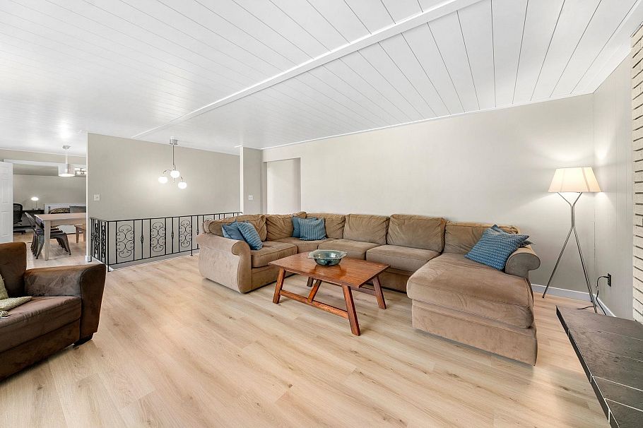 2763 Violet Street North Vancouver, BC - 15