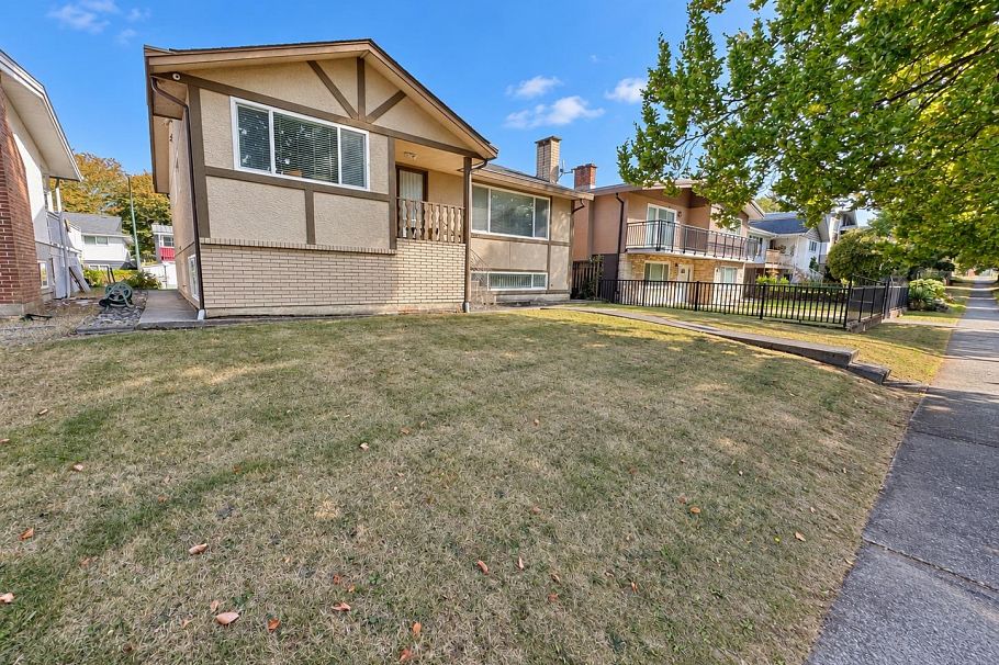 1215 E 48th Avenue Vancouver, BC - 3