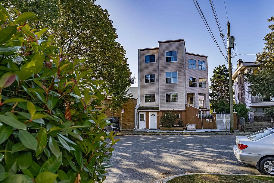 1 1328 W 73rd Avenue Vancouver, BC - 31
