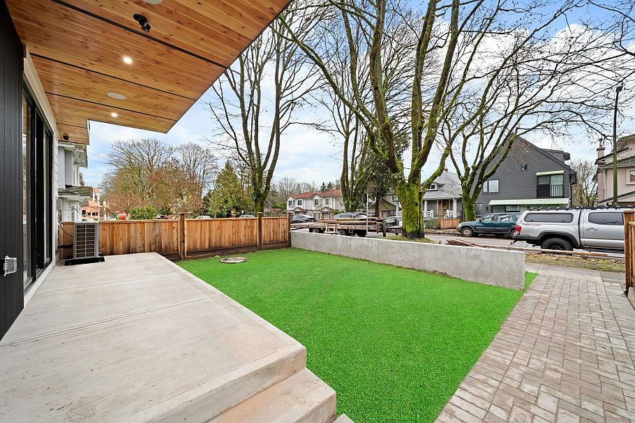 1 1967 E 13th Avenue Vancouver, BC - 5