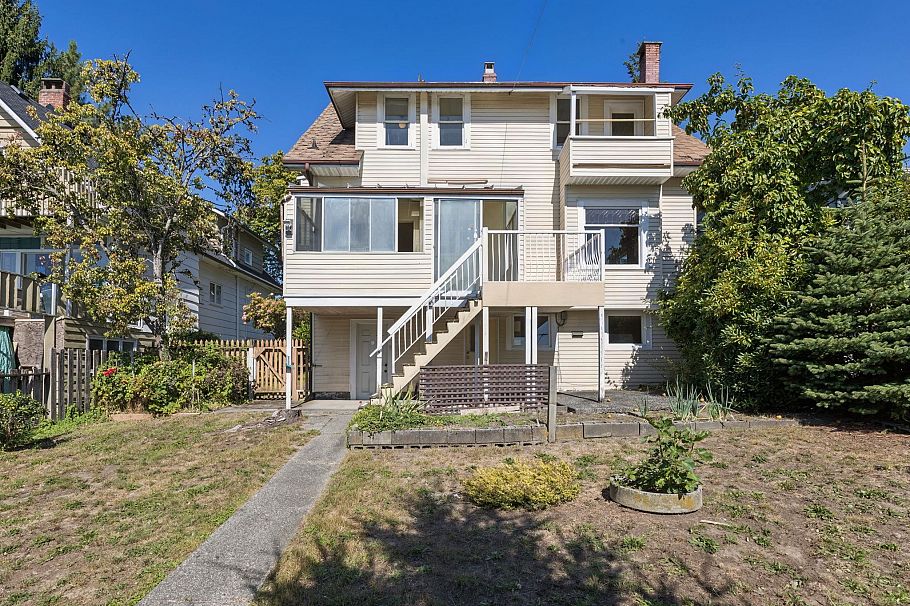 443 E 7th Street North Vancouver, BC - 22