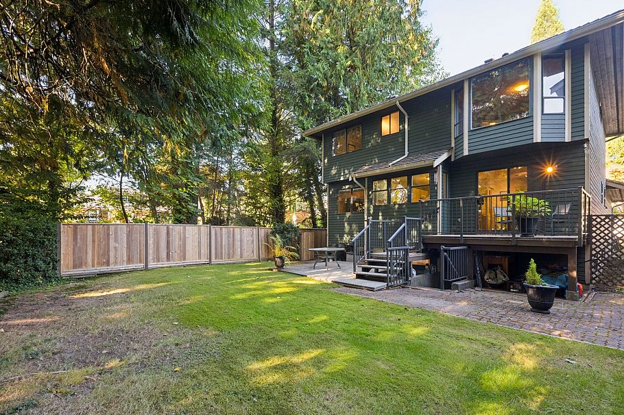 2102 Kirkstone Place North Vancouver, BC - 34
