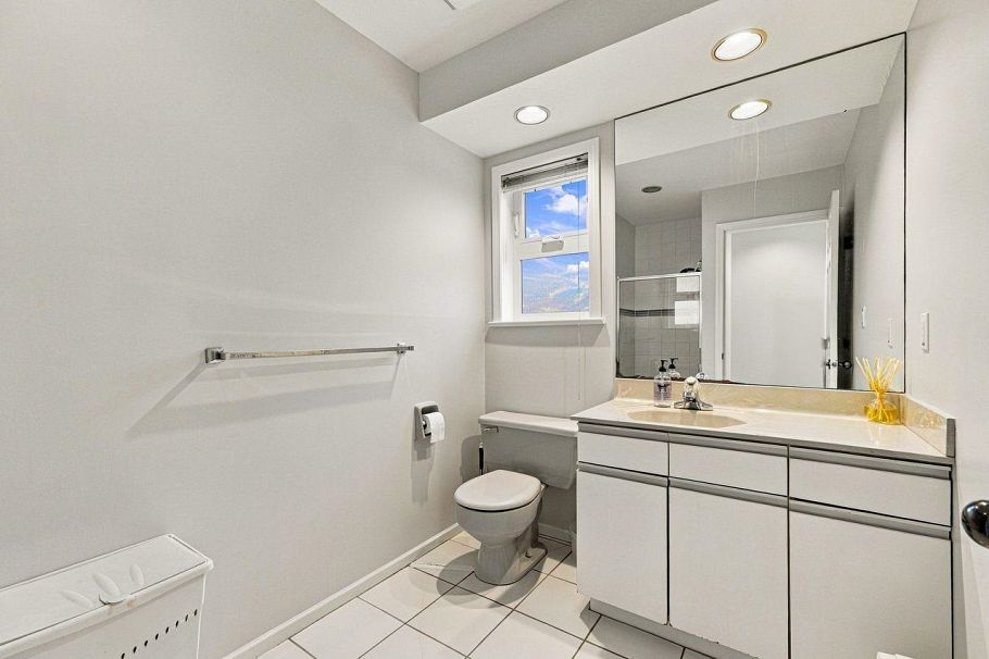 1039 W 29th Avenue Vancouver, BC - 11