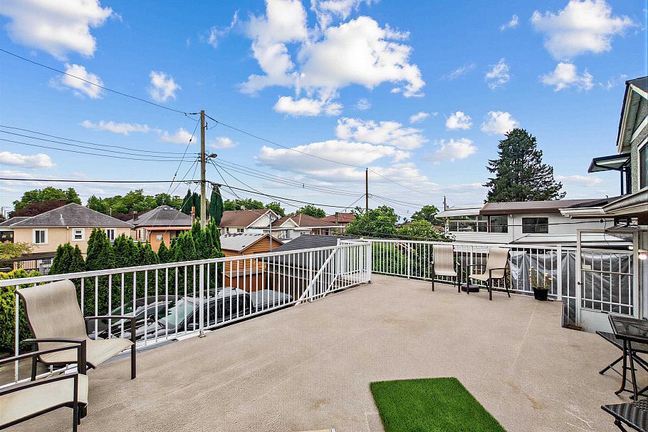 1972 E 51st Avenue Vancouver, BC - 13