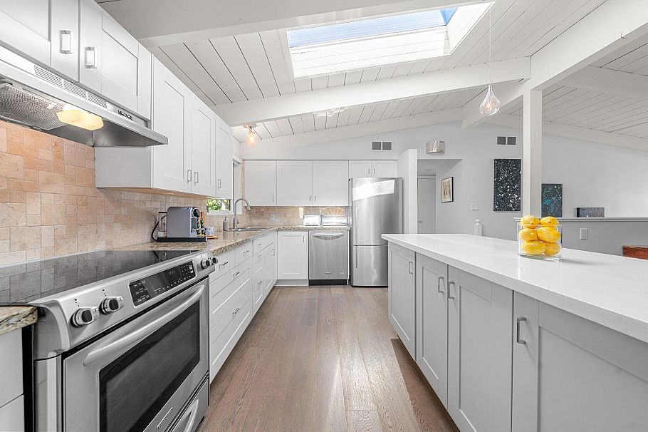 4505 Lions Avenue North Vancouver, BC - 9