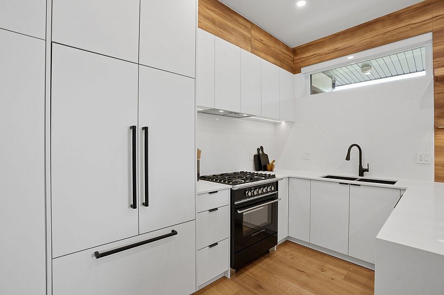 1 2438 E 20th Avenue Vancouver, BC - 8