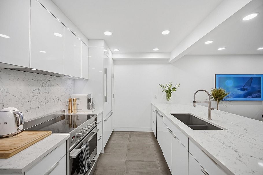 3321 Mountain Highway North Vancouver, BC - 3
