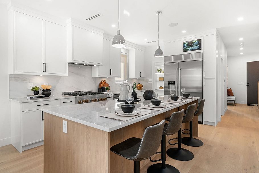 1350 Ross Road North Vancouver, BC - 11