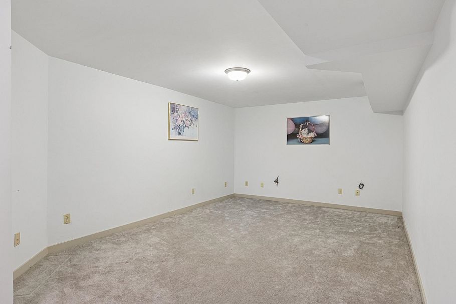 2102 Kirkstone Place North Vancouver, BC - 31