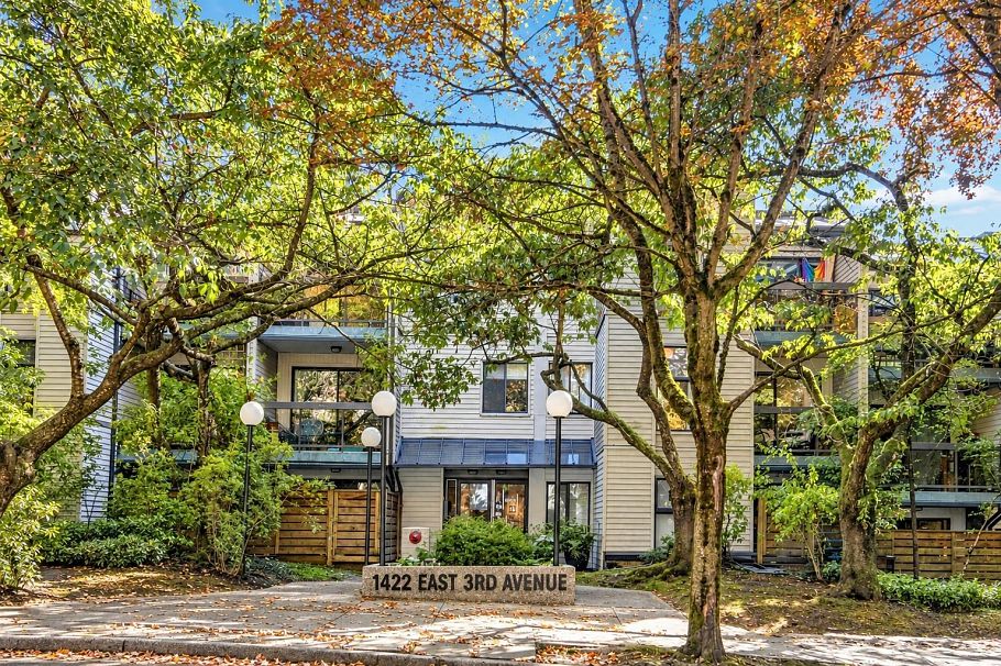 208 1422 E 3rd Avenue Vancouver, BC - 1