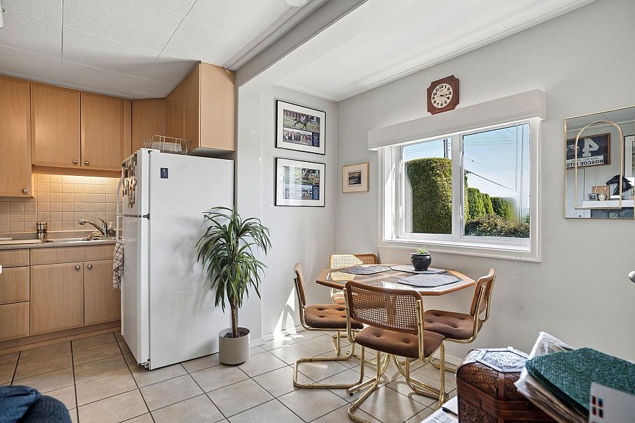 657 E Keith Road North Vancouver, BC - 22